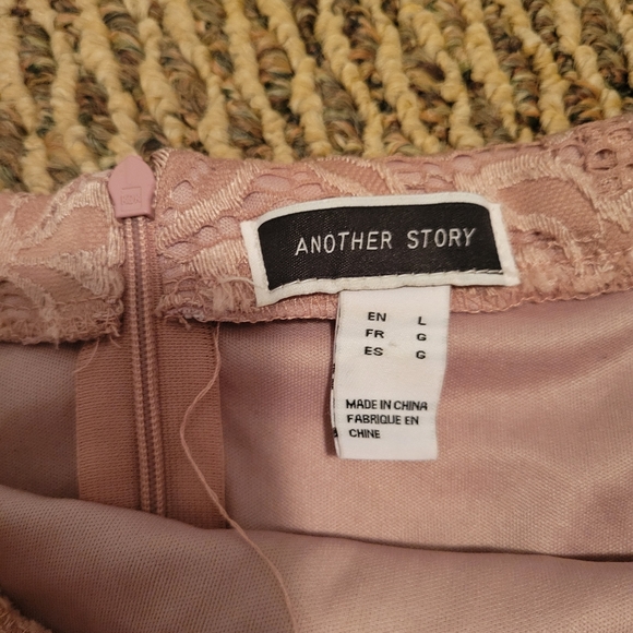 Pink Pencil/Midi Skirt - Picture 3 of 3